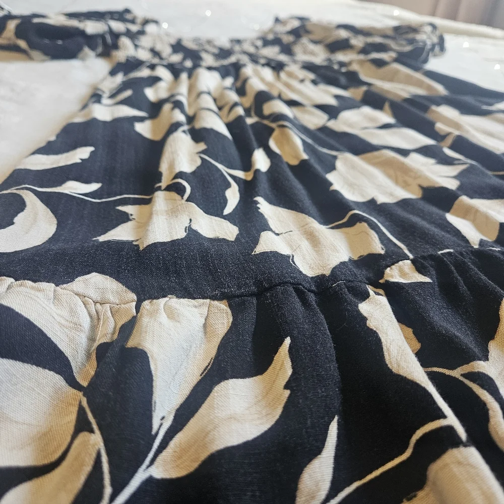 Black & Cream Floral Puff-Sleeve Dress - Picture 5 of 6